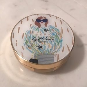 Hera UV Mist Cushion Ultra Moisture No. 23